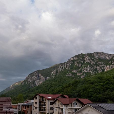 Guesthouse Magic Baile Herculane Bagian luar foto