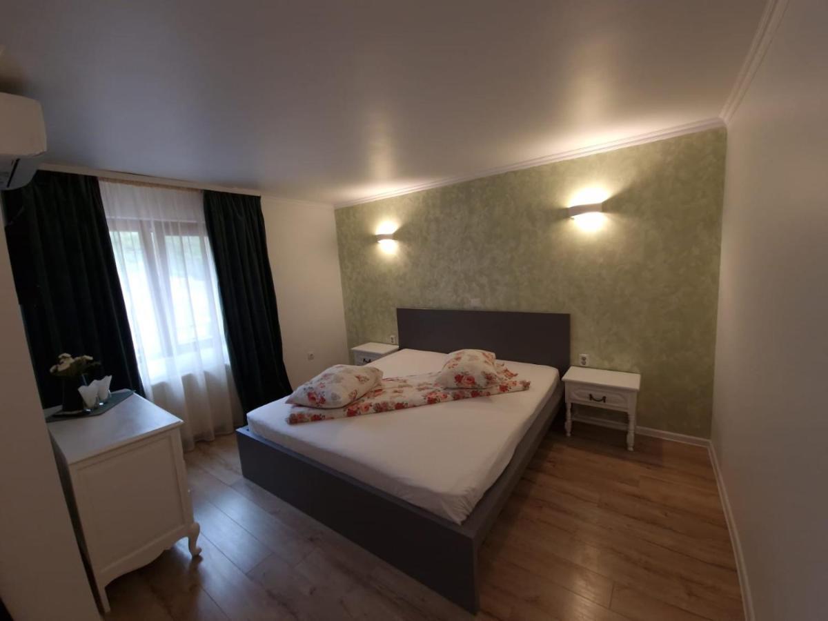 Guesthouse Magic Baile Herculane Bagian luar foto