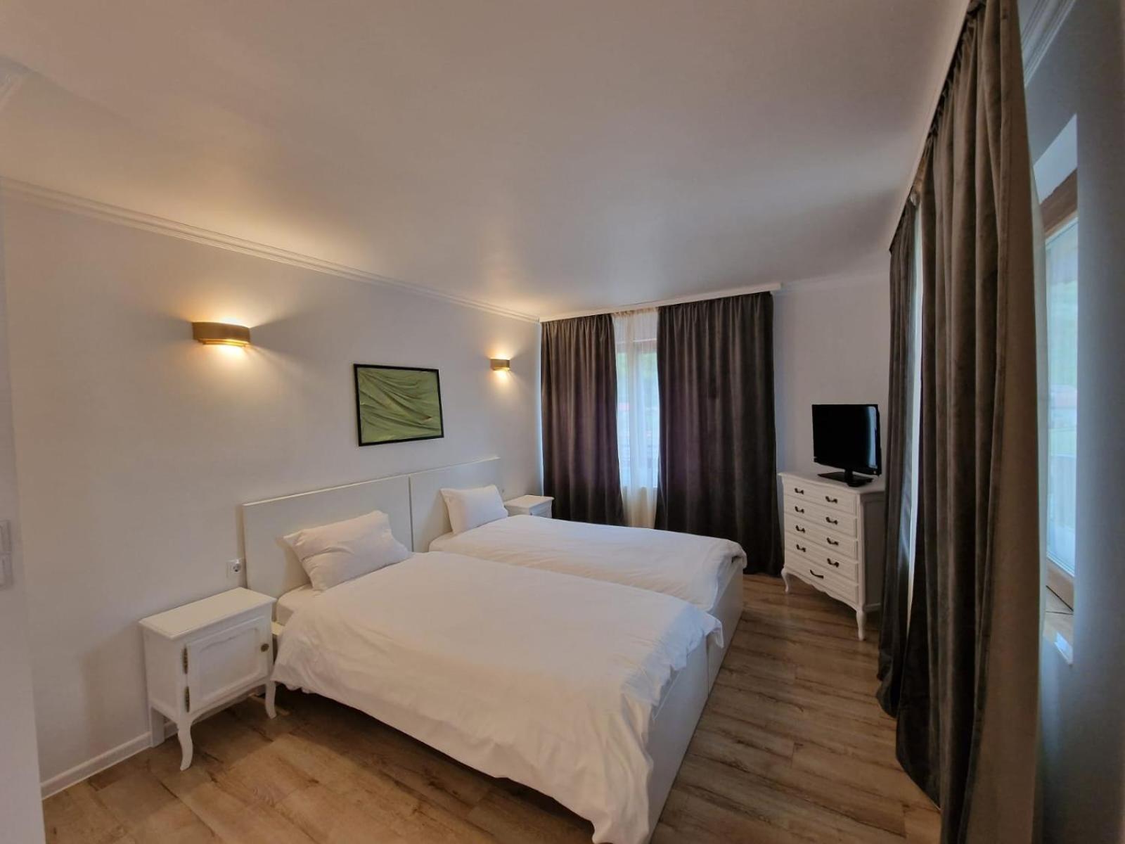 Guesthouse Magic Baile Herculane Bagian luar foto