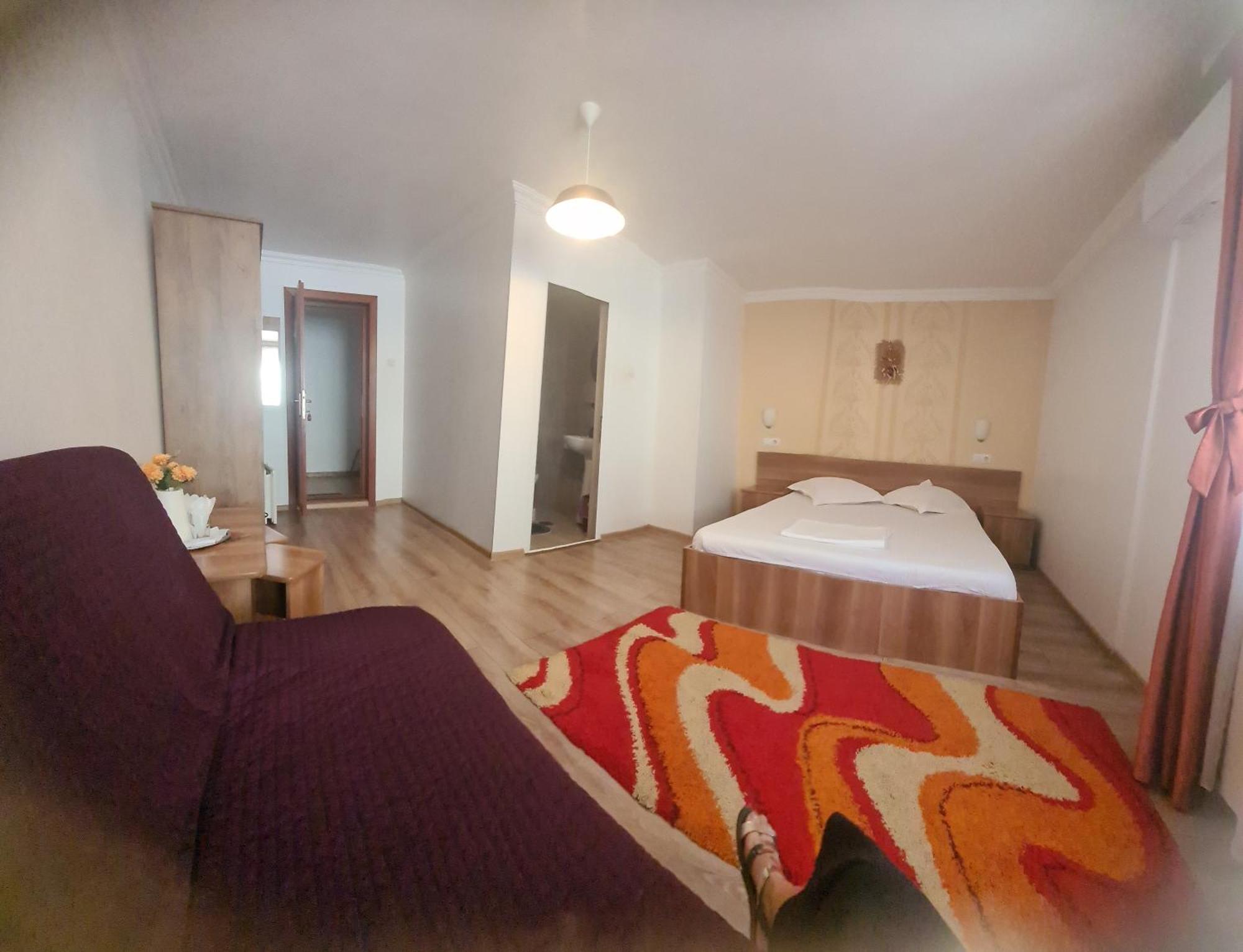 Guesthouse Magic Baile Herculane Bagian luar foto