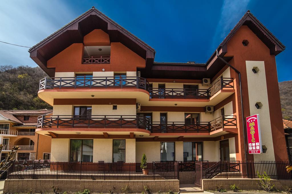 Guesthouse Magic Baile Herculane Bagian luar foto