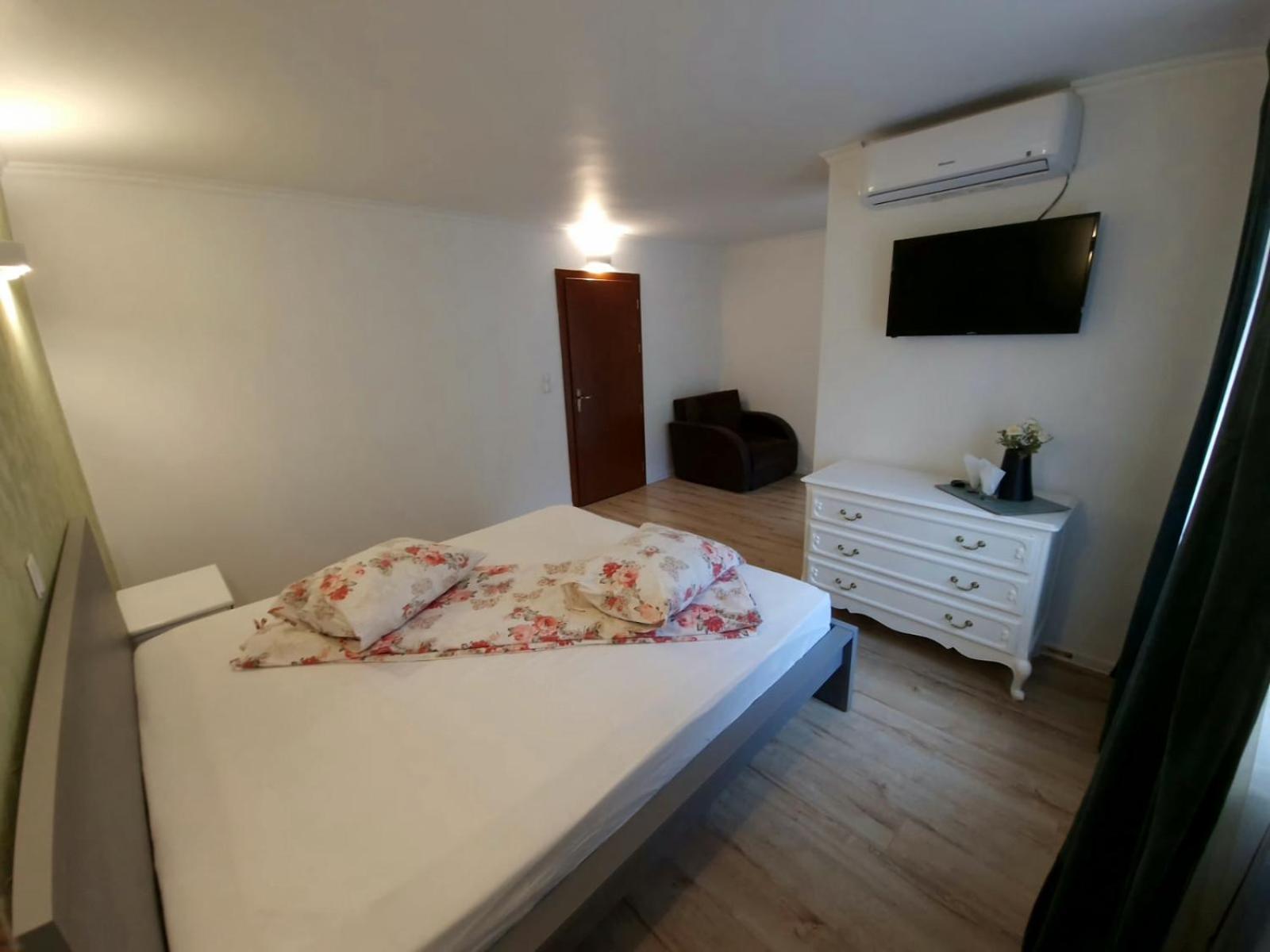 Guesthouse Magic Baile Herculane Bagian luar foto