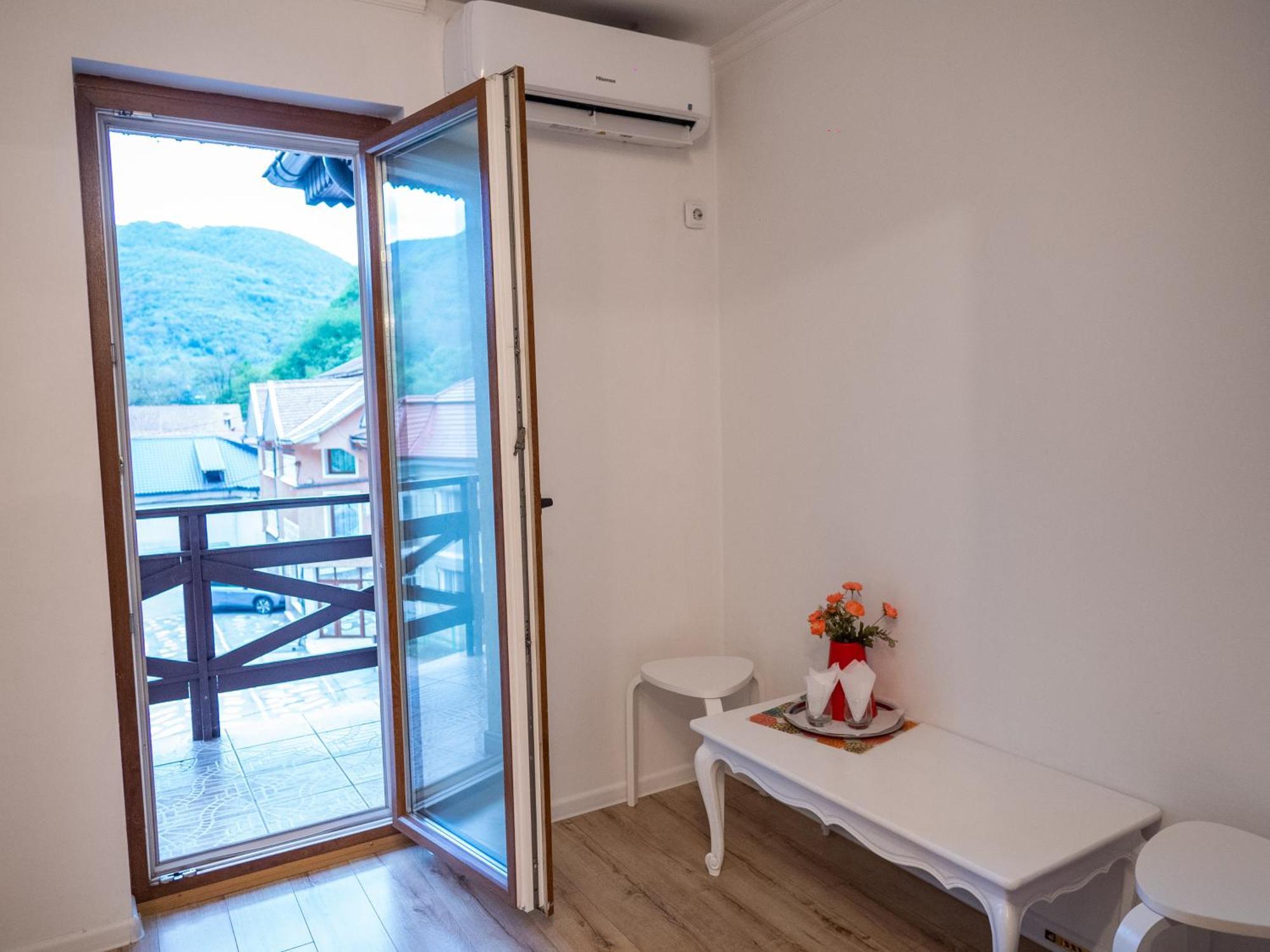 Guesthouse Magic Baile Herculane Bagian luar foto