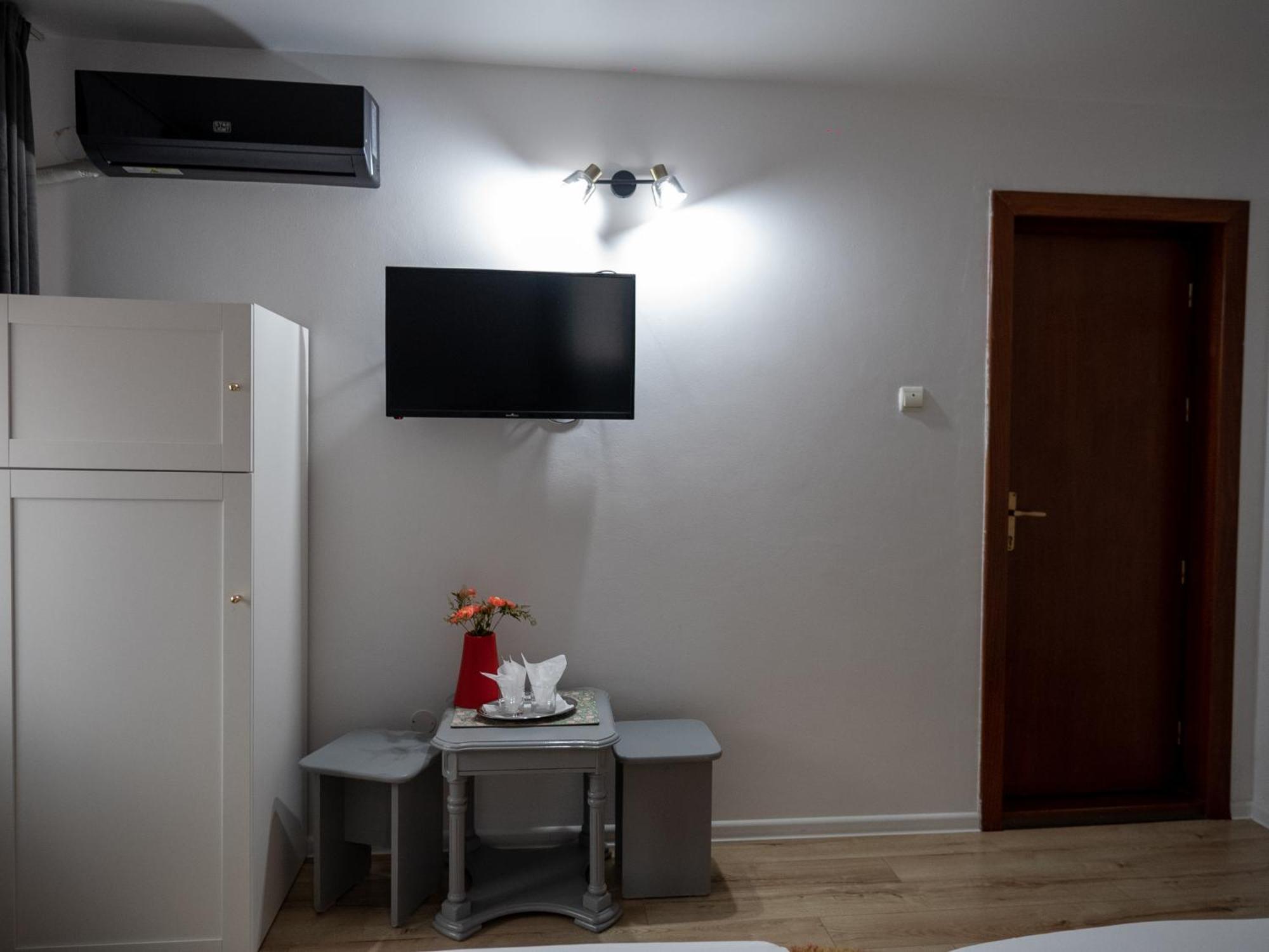 Guesthouse Magic Baile Herculane Bagian luar foto