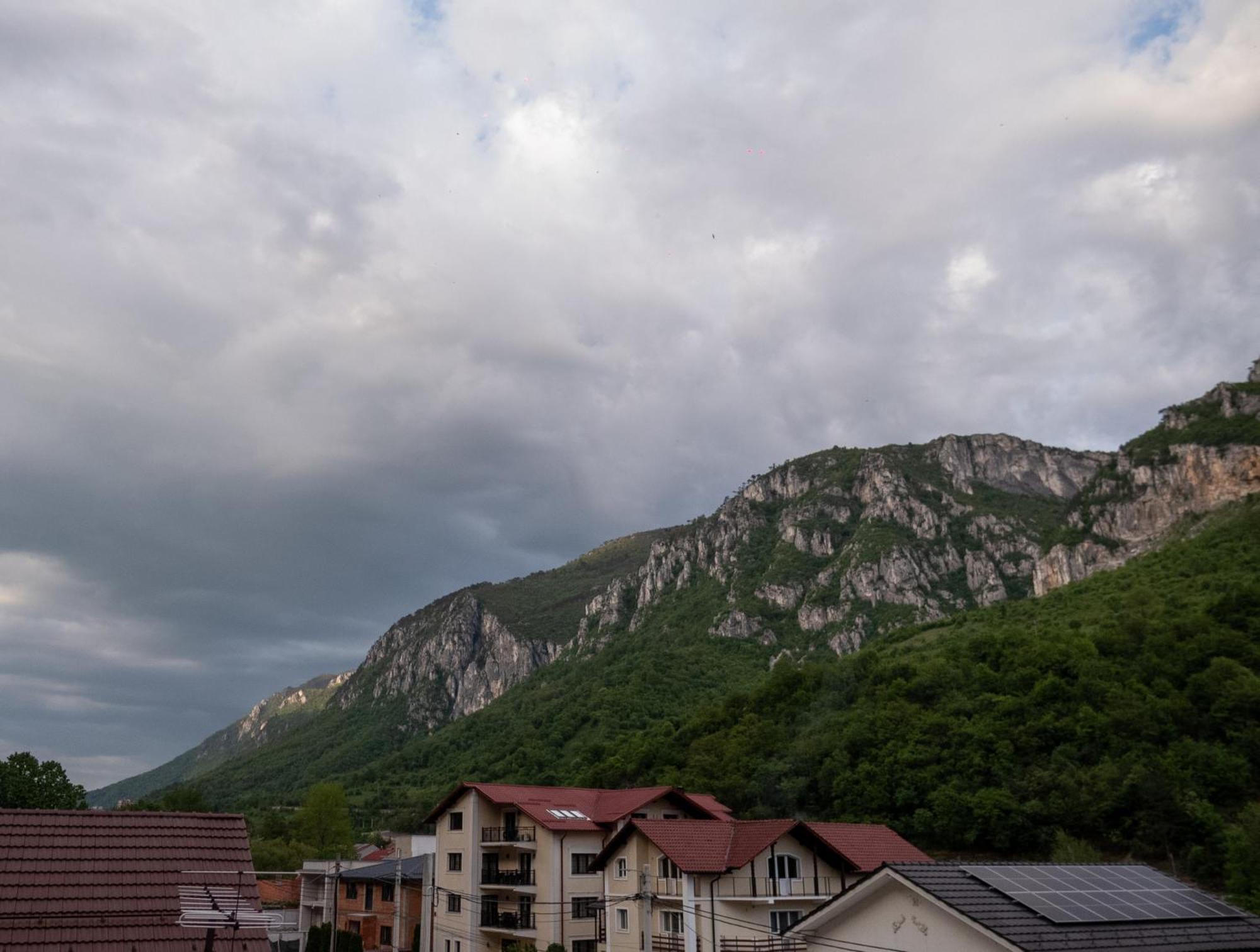 Guesthouse Magic Baile Herculane Bagian luar foto