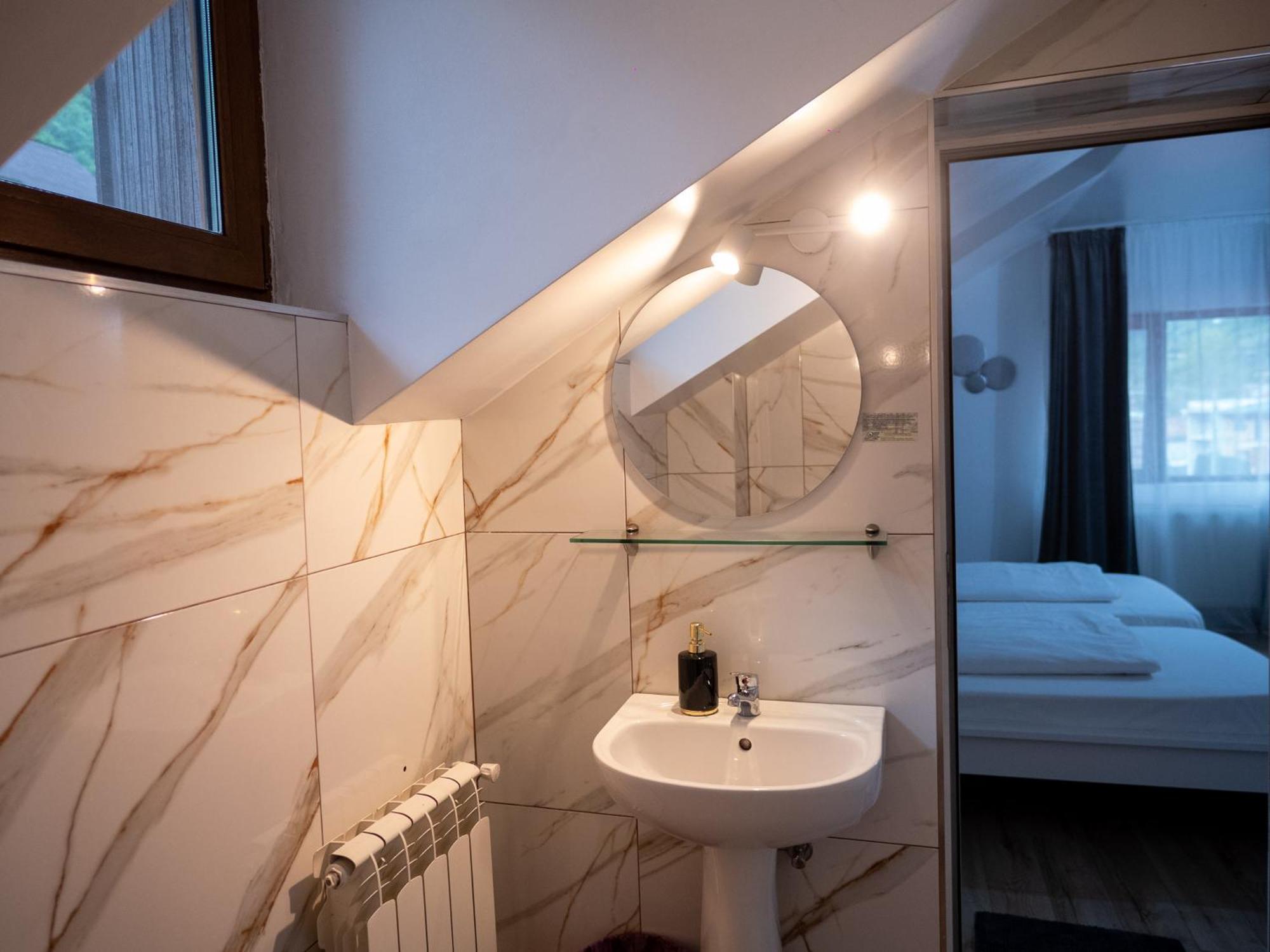 Guesthouse Magic Baile Herculane Bagian luar foto