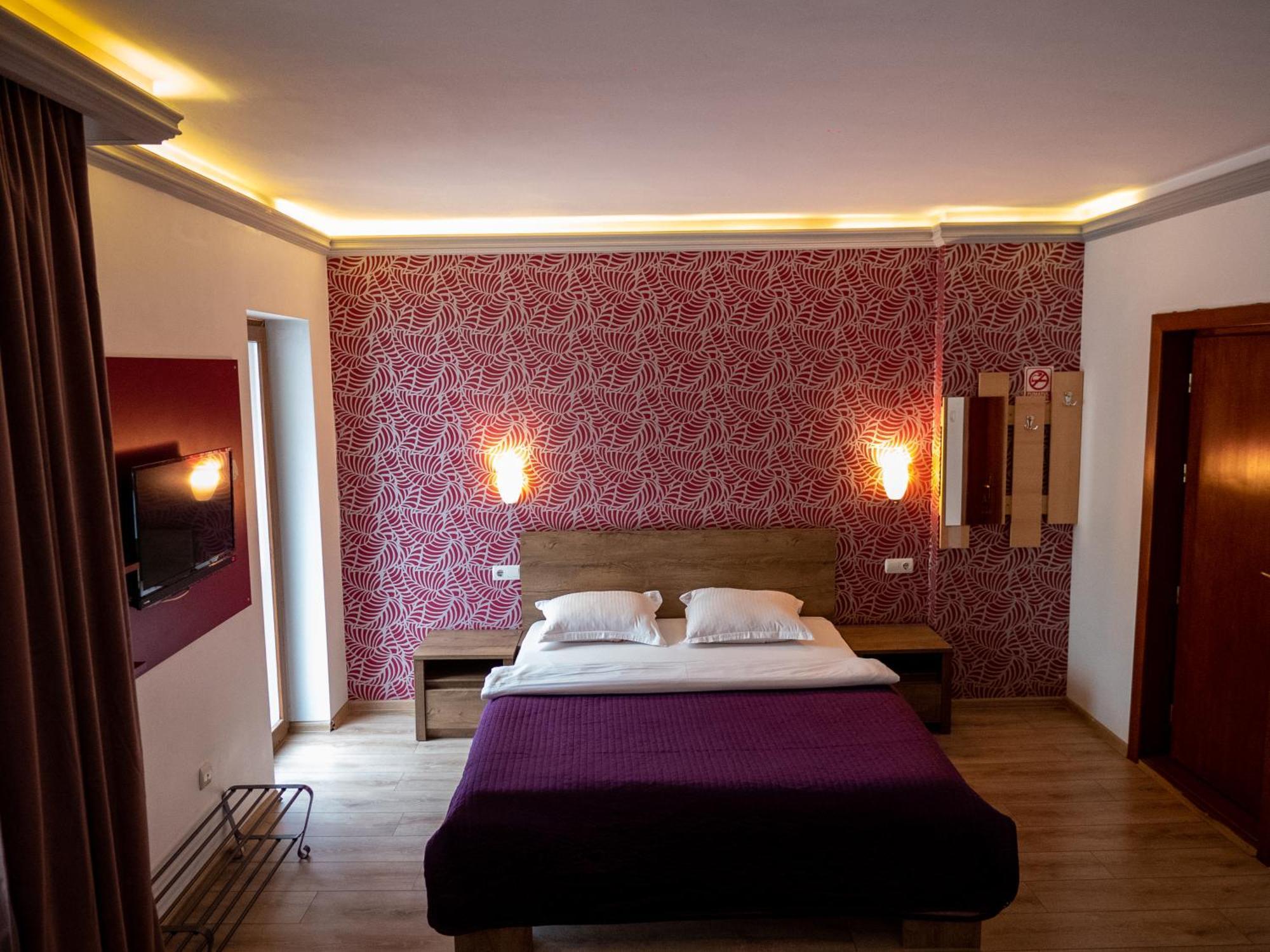 Guesthouse Magic Baile Herculane Bagian luar foto