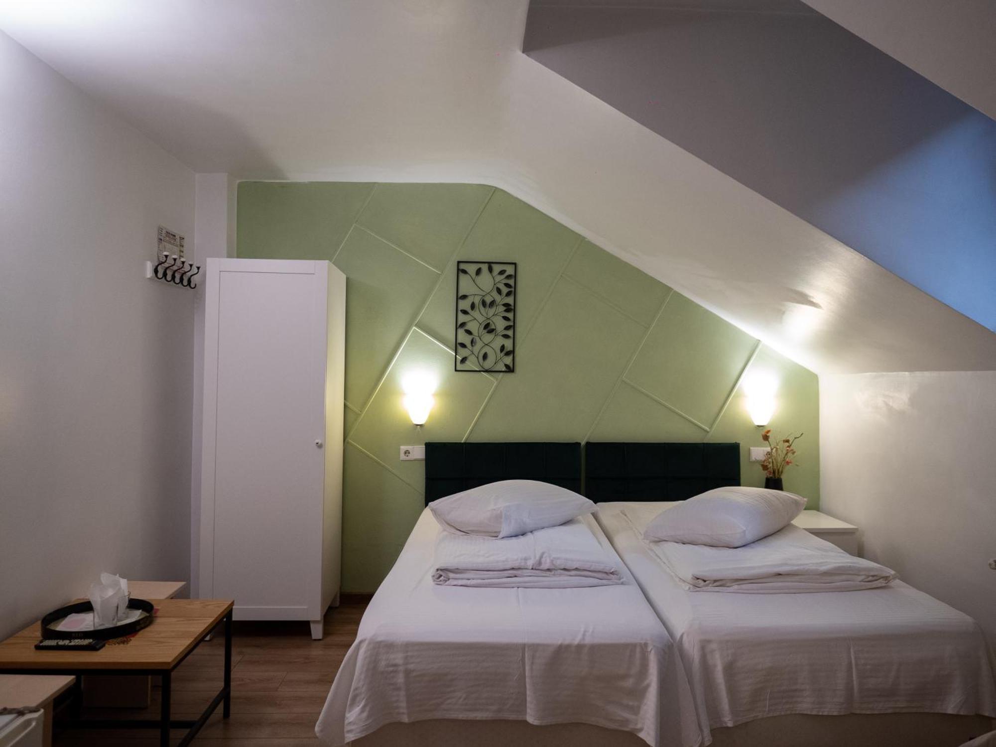 Guesthouse Magic Baile Herculane Bagian luar foto