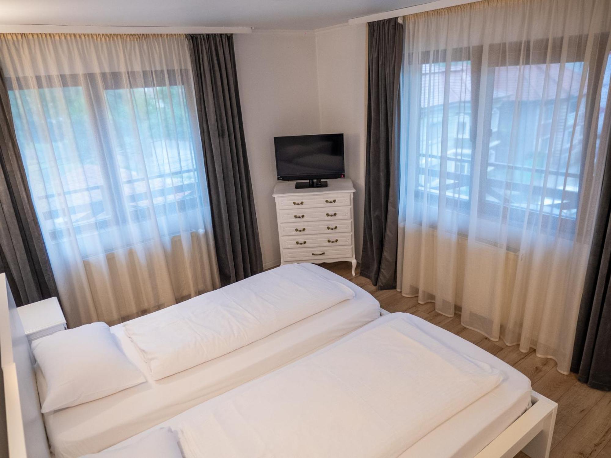 Guesthouse Magic Baile Herculane Bagian luar foto