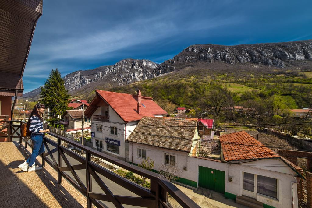 Guesthouse Magic Baile Herculane Bagian luar foto
